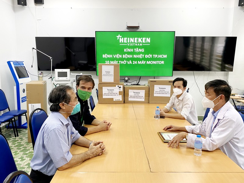 HEINEKEN Việt Nam ủng hộ máy thở, máy theo dõi cho bệnh nhân COVID-19 - ảnh 2