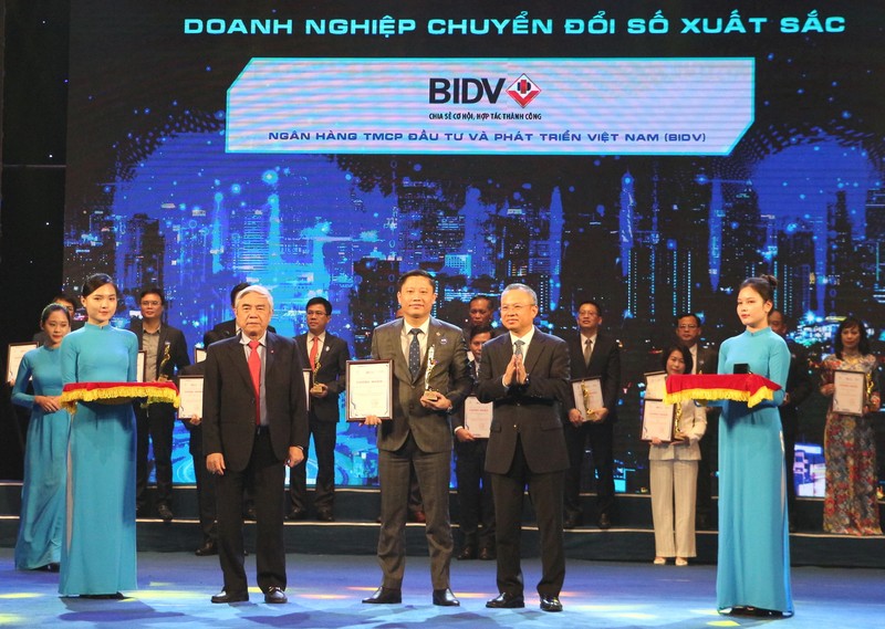 BIDV - Ngân hàng chuyển đổi số xuất sắc 2021 - ảnh 1