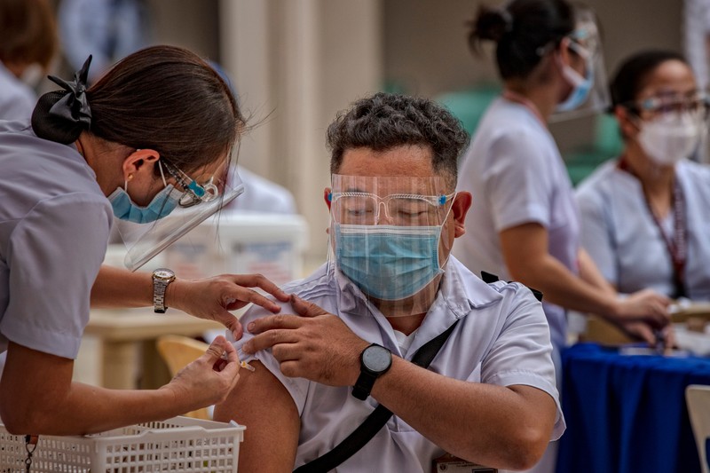 Philippines dịch nặng, ông Duterte doạ bỏ tù ai không tiêm vaccine - ảnh 1