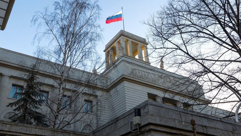 Hé lộ lý lịch nhà ngoại giao Nga chết bên ngoài đại sứ quán ở Đức - ảnh 1