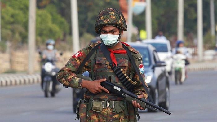 EU và Anh trừng phạt 8 quan chức chính quyền quân sự Myanmar - ảnh 1