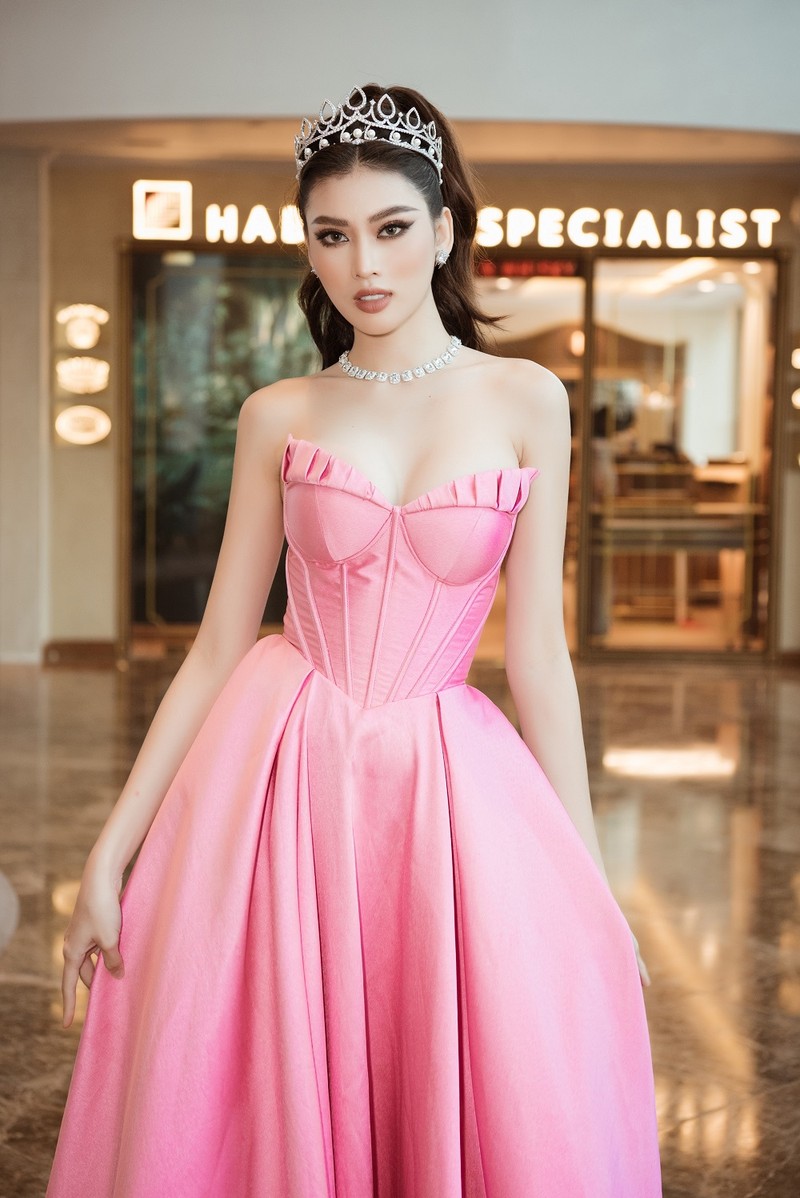 Điểm danh dàn hậu trên thảm đỏ Miss World Việt Nam - ảnh 8