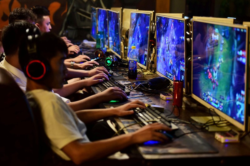 Trung Quốc giới hạn trẻ em chỉ được chơi game trực tuyến khoảng 3 tiếng một tuần - ảnh 1