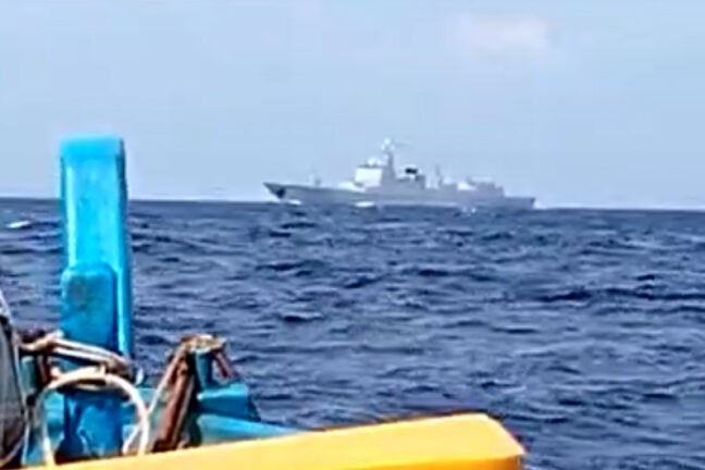 Phát hiện tàu khu trục Trung Quốc trong EEZ, ngư dân Indonesia e ngại ra khơi - ảnh 1