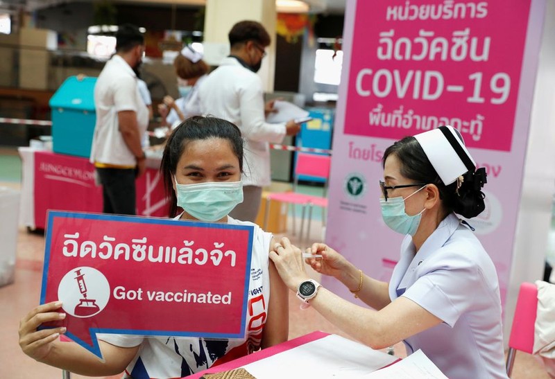Thái Lan cho phép tiêm vaccine COVID-19 dưới da thay vì tiêm vào cơ bắp - ảnh 1