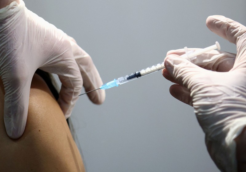 Những điều chưa biết trong đàm phán vaccine giữa các hãng dược và các chính phủ - ảnh 1