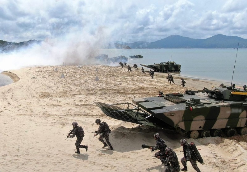 Quân đội Trung Quốc nói đã tiến hành tập trận đổ bộ đối diện Đài Loan - ảnh 1