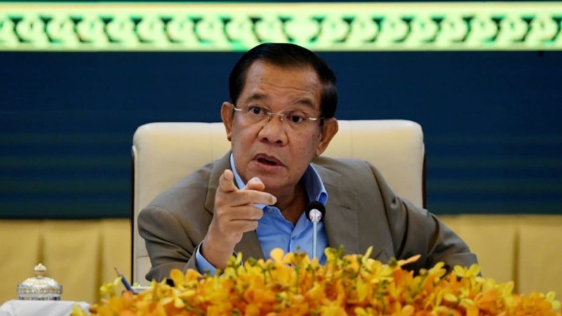 Ông Hun Sen lệnh tiêu hủy mọi vũ khí Mỹ, đáp trả lệnh cấm vận của Washington - ảnh 1