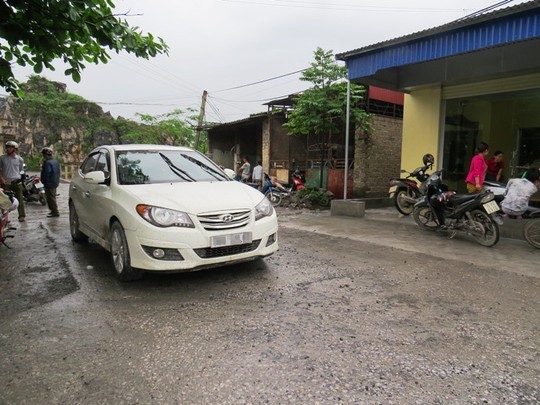 Chiếc ô tô mà nhóm của Lương Thanh Hải vứt lại hiện trường vụ giang hồ đất Cảng hỗn chiến Chiếc ô tô mà nhóm của Lương Thanh Hải vứt lại hiện trường vụ giang hồ đất Cảng hỗn chiến