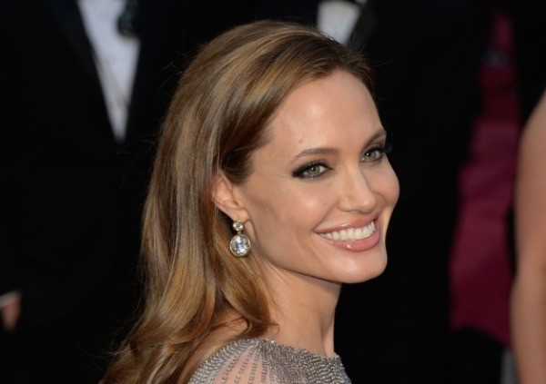 Góc khuất cuộc đời 'người đàn bà gợi cảm' Angelina Jolie - ảnh 5