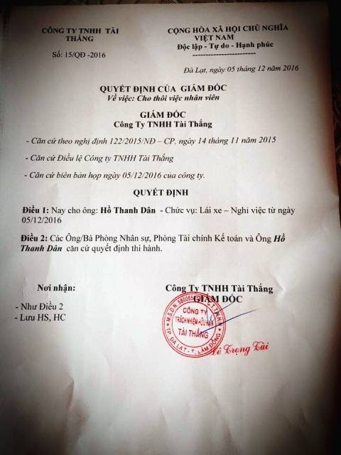 Đình chỉ tài xế xe khách 'vừa ăn mì vừa lái xe' - ảnh 1