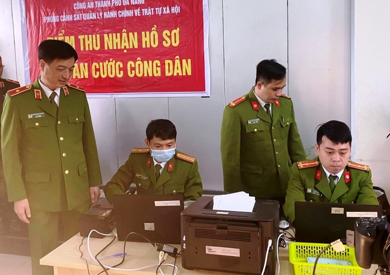 Đà Nẵng: 100 người dân đầu tiên được cấp thẻ căn cước công dân - ảnh 1