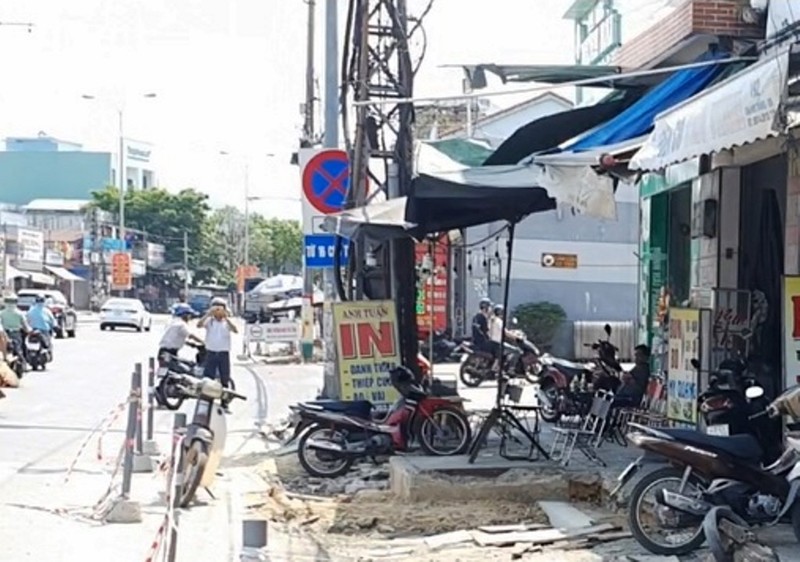 Đà Nẵng: Dân bức xúc vì đào vỉa hè xong… để đó - ảnh 2