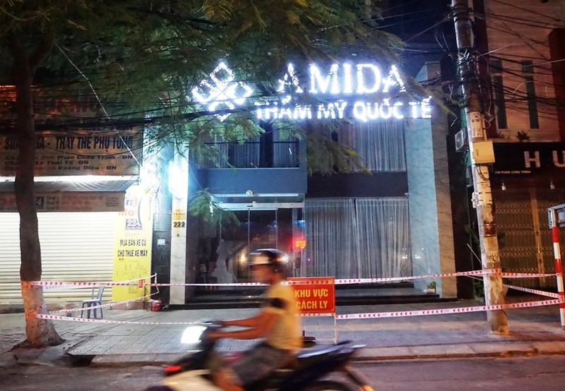 Công an Đà Nẵng đã khởi tố vụ án tại ổ dịch thẩm mỹ viện AMIDA - ảnh 2