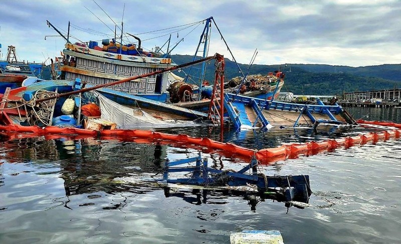 Hàng loạt tàu bị chìm ở khu phong tỏa vì chủ không thể vào bơm nước - ảnh 2