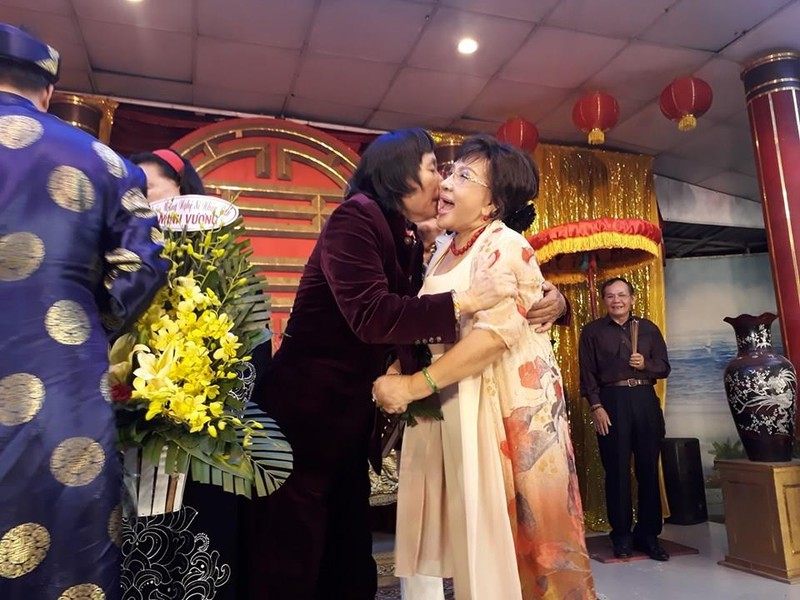 Lam Giá»— Tá»• Lá»›n Minh VÆ°Æ¡ng Lá»‡ Thá»§y Cong Khai Hon Nhau Chuyá»‡n Sao Plo