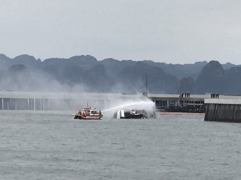 Quảng Ninh: 2 tàu chở khách du lịch qua đêm bốc cháy tại cảng  - ảnh 2
