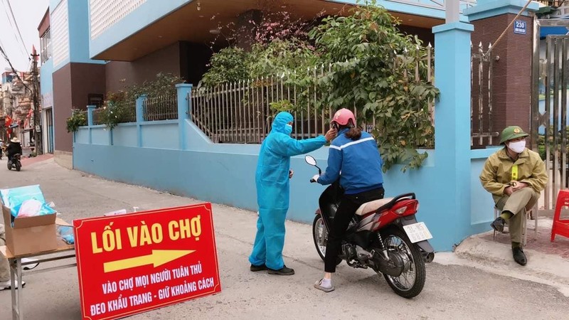 Dịch COVID-19: Người dân TP Chí Linh dùng tem phiếu đi chợ - ảnh 2