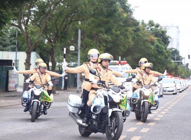 Cảnh sát giao thông toàn quốc mở cao điểm dịp lễ 30-4,1-5 - ảnh 1