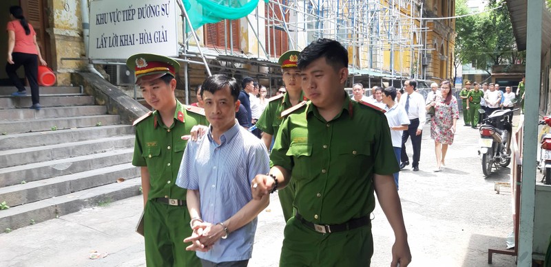 Tòa bác lời khai 'nhận tiền bồi dưỡng, không nhận hối lộ' - ảnh 3
