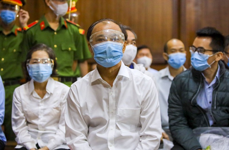 Tạm dừng phiên xử bị cáo Lê Tấn Hùng cùng các đồng phạm vụ SAGRI - ảnh 3