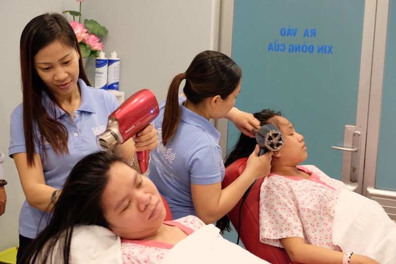 Gội đầu, thư giãn vai gáy miễn phí cho bà bầu sắp sinh - ảnh 1