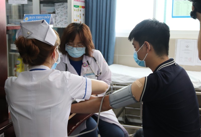 Tiêm vaccine COVID-19: ‘Phải vững vàng mới bảo vệ được dân' - ảnh 3