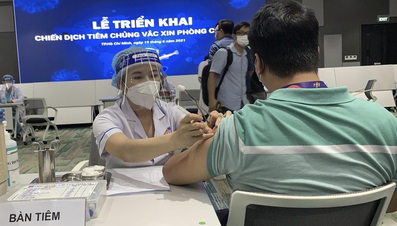 TP.HCM khởi động chiến dịch tiêm chủng vaccine COVID-19 lớn nhất  - ảnh 1