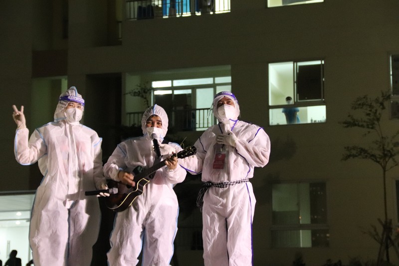 TP.HCM: Bệnh viện dã chiến số 11 sôi động với 'bữa tiệc âm nhạc' - ảnh 8