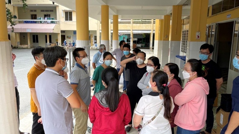 Y bác sĩ Bệnh viện Bệnh Nhiệt Đới TP.HCM đến Sóc Trăng hỗ trợ chống dịch - ảnh 1