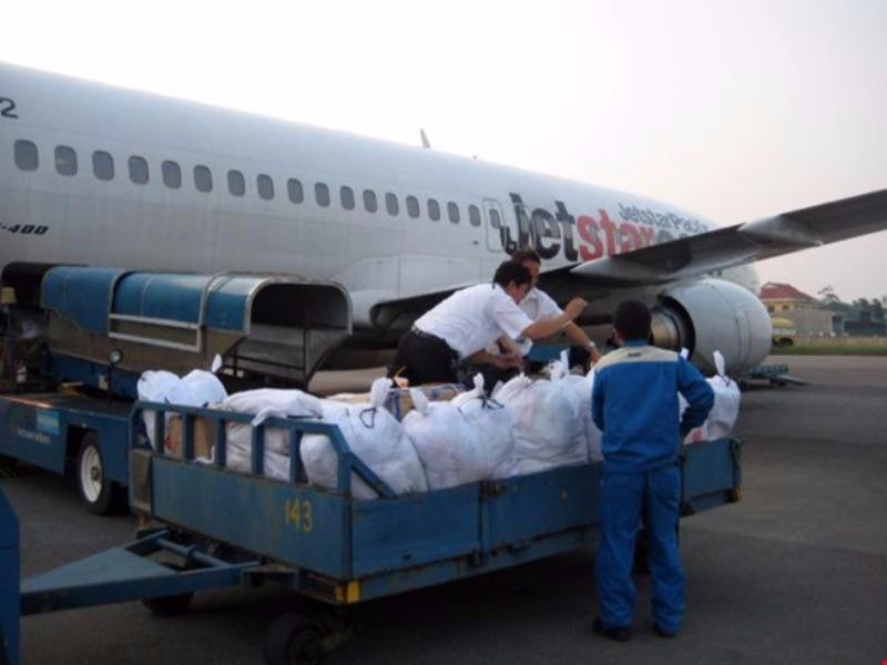 35 tấn hàng cứu trợ miền Trung được vận chuyển miễn phí - ảnh 1