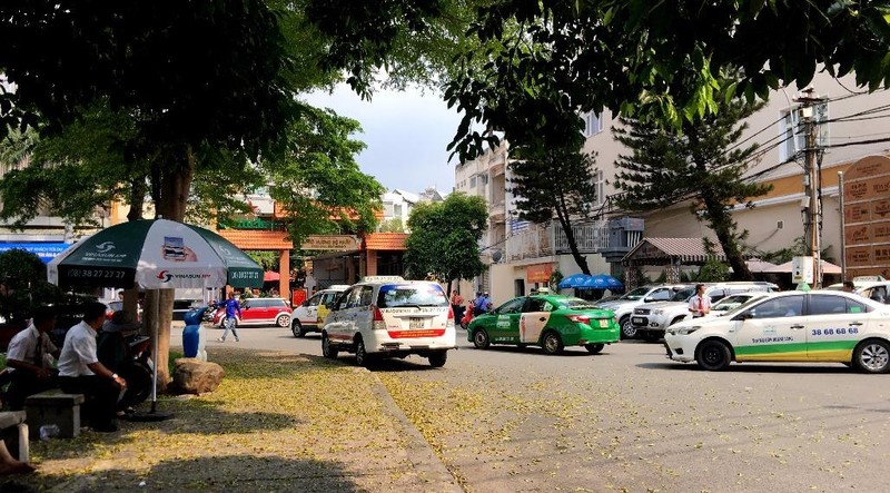 Bất ngờ taxi Vinasun dán khẩu hiệu phản đối Uber, Grab - ảnh 4