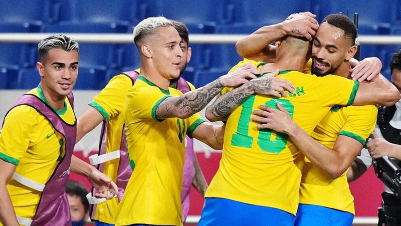 Đương kim vô địch Brazil hú hồn vào chung kết - ảnh 1