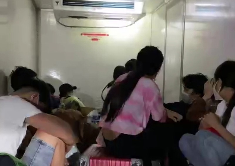Bình Thuận chăm sóc, đưa 15 người trốn trong xe đông lạnh về quê - ảnh 1