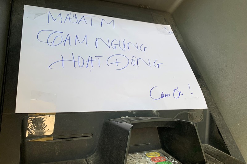 Bắt giữ người đàn ông ngang nhiên đập phá nhiều trụ ATM - ảnh 1