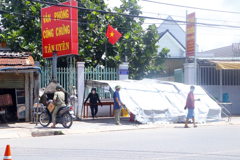 Bình Dương: Chính thức phong tỏa phường Tân Phước Khánh với 55 ca nhiễm COVID-19 - ảnh 8