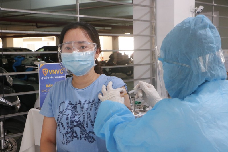 Giải 'cơn khát' vaccine, công nhân tại Bình Dương đồng loạt được tiêm mũi 1 - ảnh 10