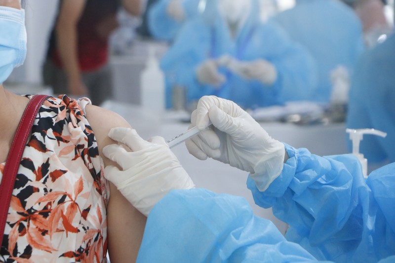 Giải 'cơn khát' vaccine, công nhân tại Bình Dương đồng loạt được tiêm mũi 1 - ảnh 9