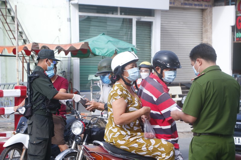 Bình Dương kiểm soát nghiêm ngặt việc đi lại của người dân - ảnh 4