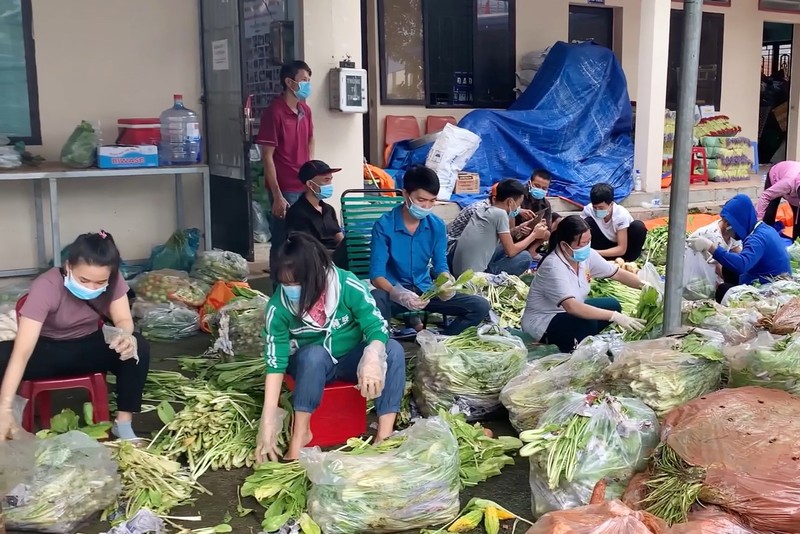 Bình Dương: Mang gạo và đồ ăn đến tận tay người dân tại 15 phường bị 'khóa chặt' - ảnh 8