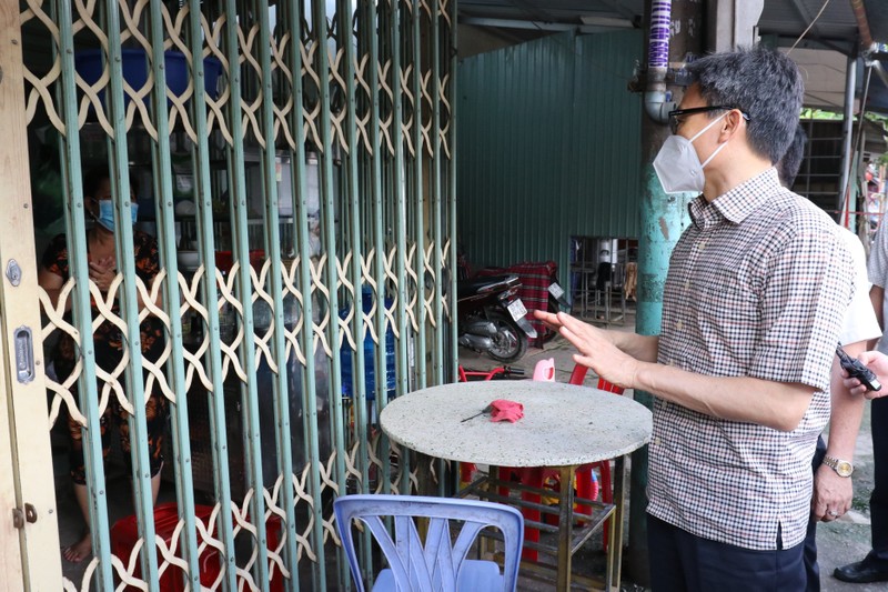 Phó Thủ tướng thị sát 'điểm nóng' dịch COVID-19 ở Bình Dương - ảnh 1