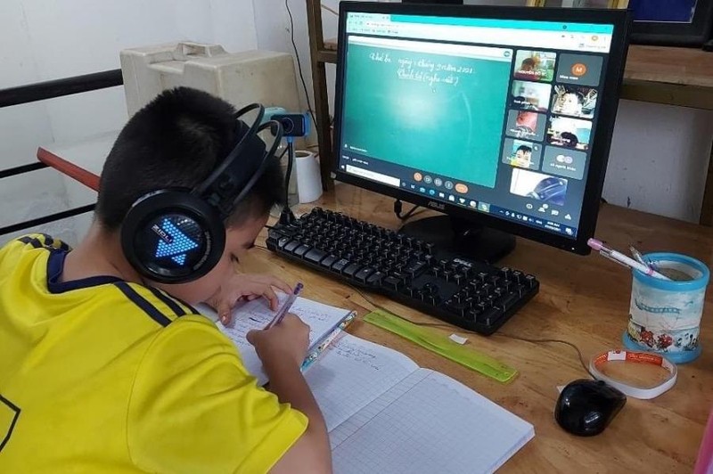 70.000 học sinh ở Bình Dương không có máy tính để học trực tuyến - ảnh 1