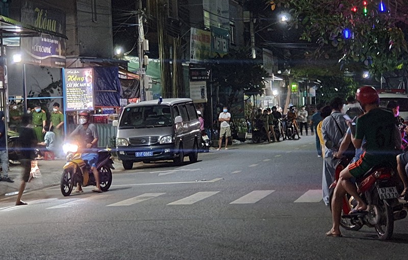 Bình Dương: Nam thanh niên đâm chết người yêu trong nhà trọ - ảnh 2