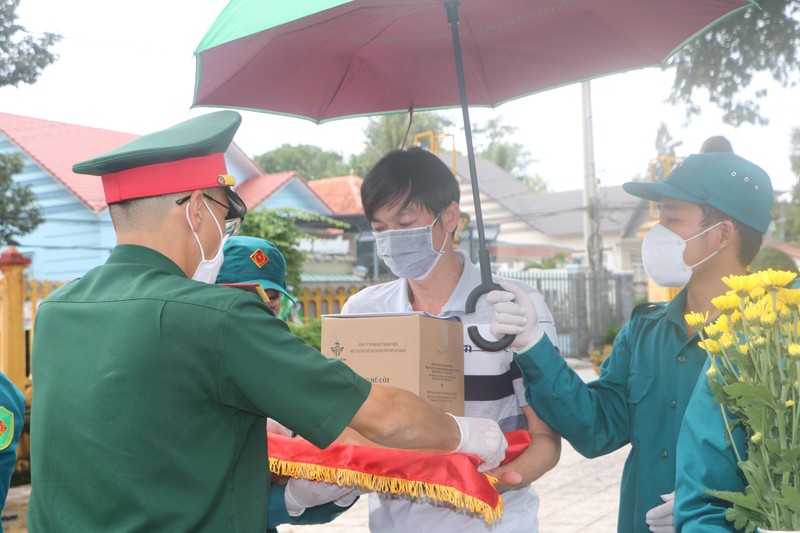 Bình Dương thắp nến, đổ chuông tưởng niệm nạn nhân tử vong vì COVID-19 - ảnh 1