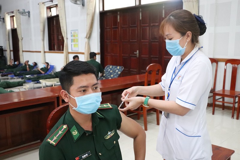 Tiêm vaccine COVID-19 cho Bộ đội Biên phòng An Giang - ảnh 2