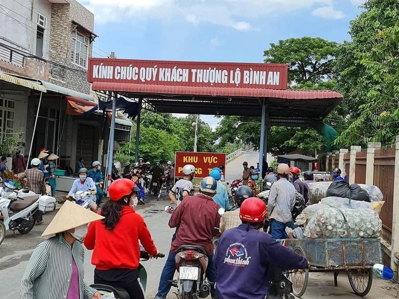 Yêu cầu tài xế có xét nghiệm âm tính, cửa ngõ vào An Giang kẹt xe kéo dài - ảnh 3