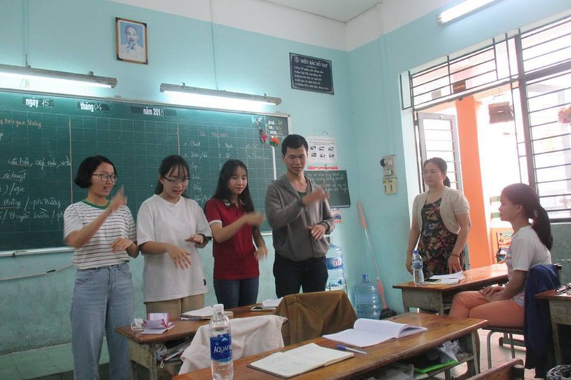 Người khiếm thính gặp khó khi đi khám chữa bệnh - ảnh 1