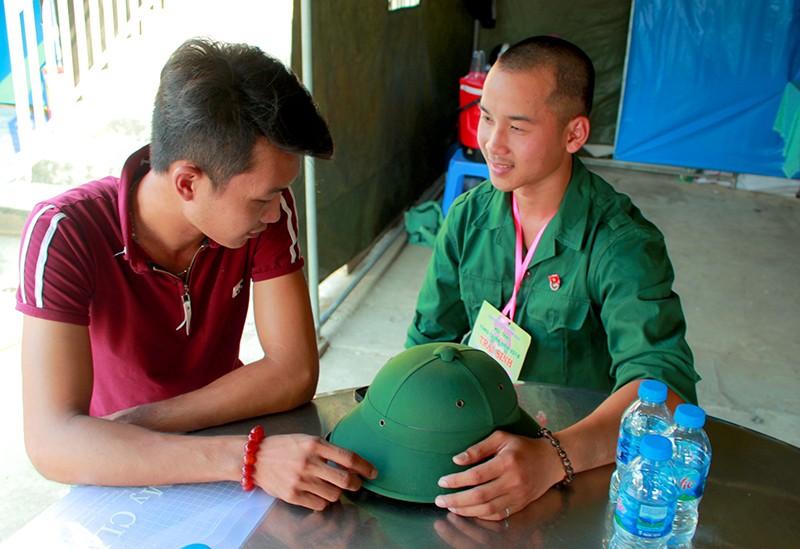 'Chúng em sẽ đợi ngày thầy xong quân ngũ về lại trường' - ảnh 1