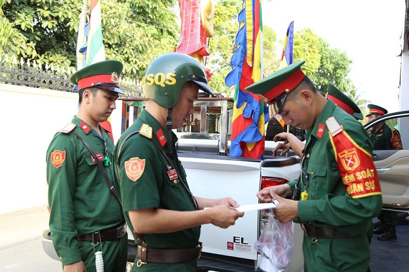 Xe tang vào đón linh cữu cố Thủ tướng Phan Văn Khải - ảnh 4