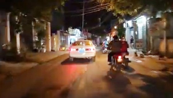 Người lái xe 80B giả hú còi inh ỏi bị phạt gần 15 triệu đồng - ảnh 1